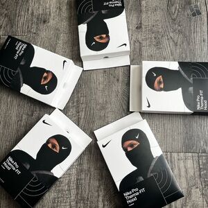 Nike Pro Therma-FIT Hood in Black